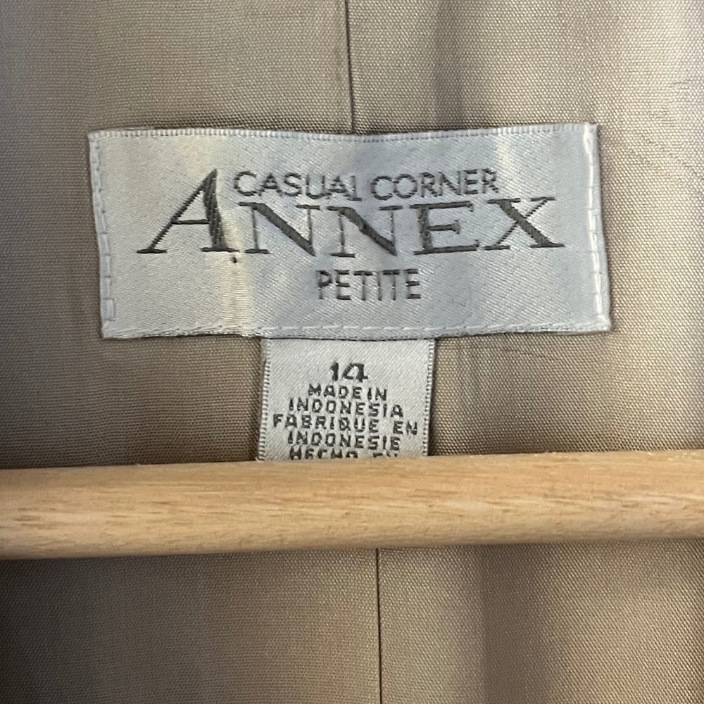 Linen Blazer - Picture 2 of 4